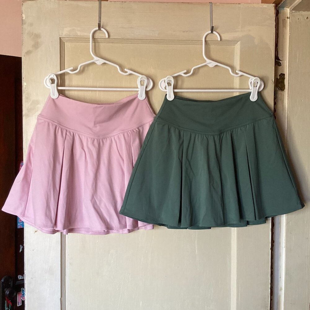 2 Gilly Hicks Active Pleated Skorties Pink and Green